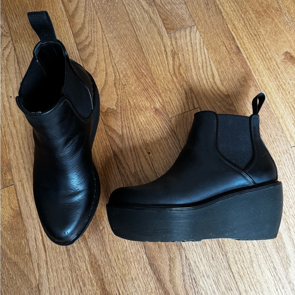 Dr. Martens Aerial Black Platform Chelsea Boots
